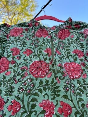 Boutique Dress! Liza Byrd Green Tunic with Pink Floral Print